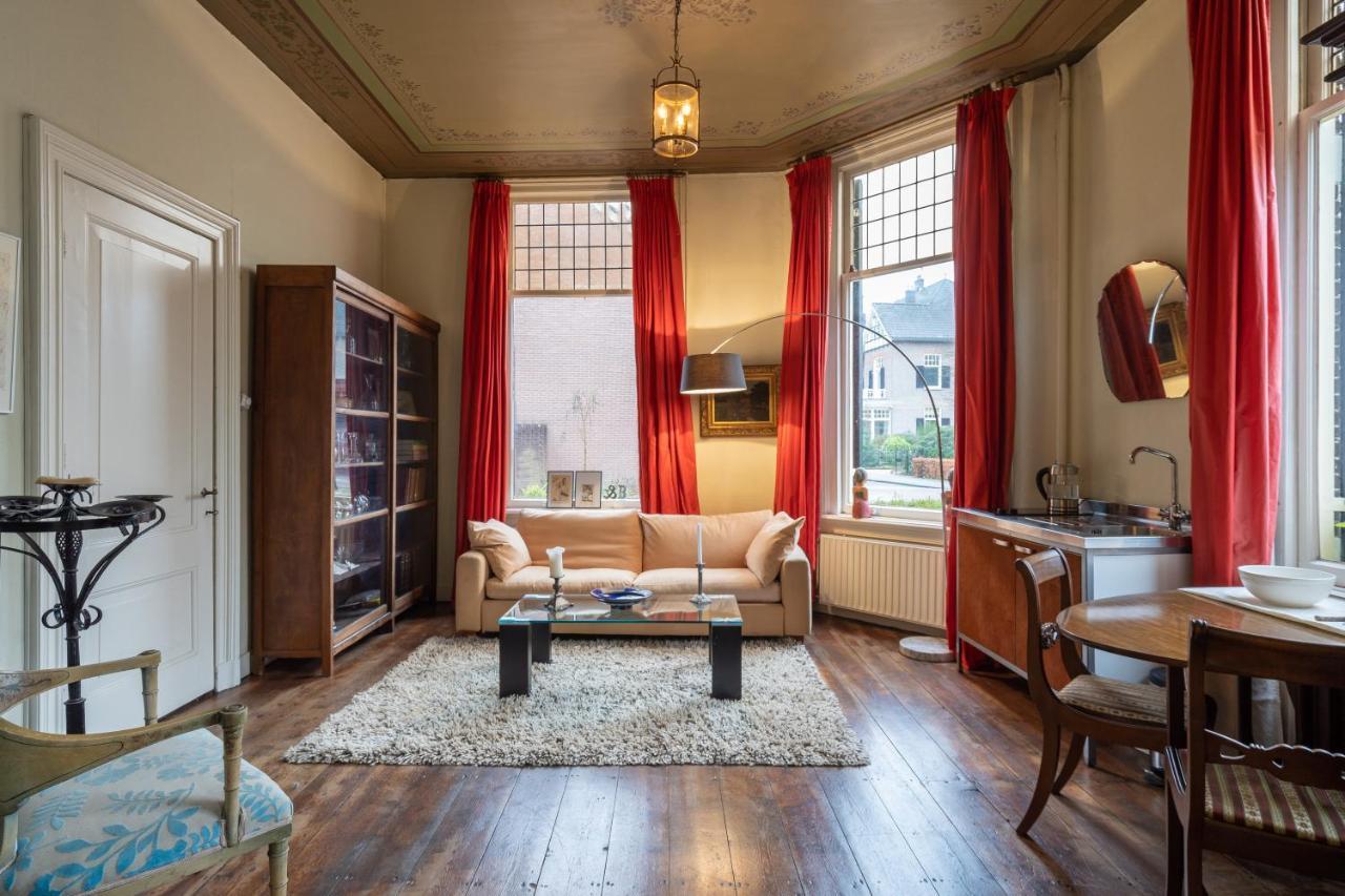 Huis Met De Leeuwenkoppen Dieren Extérieur photo