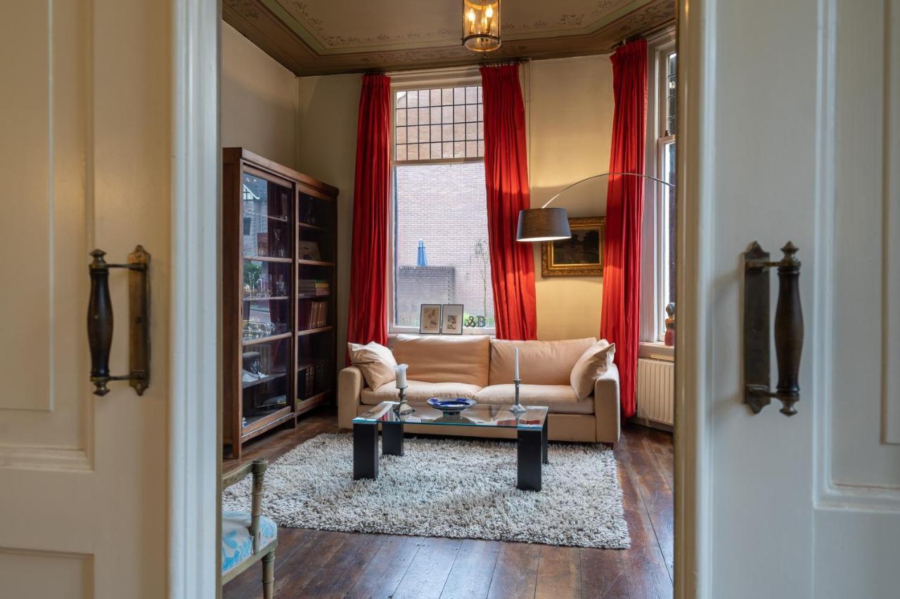 Huis Met De Leeuwenkoppen Dieren Extérieur photo
