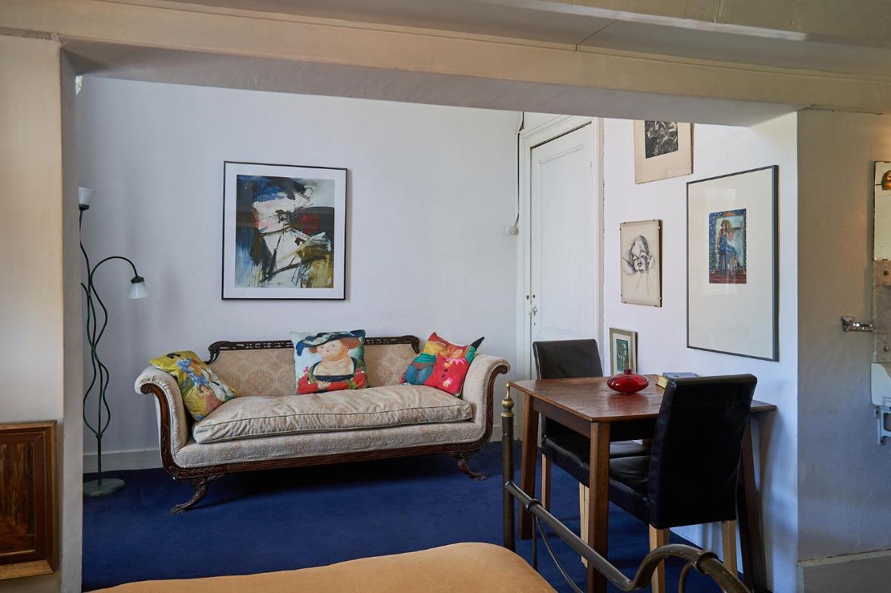 Huis Met De Leeuwenkoppen Dieren Extérieur photo