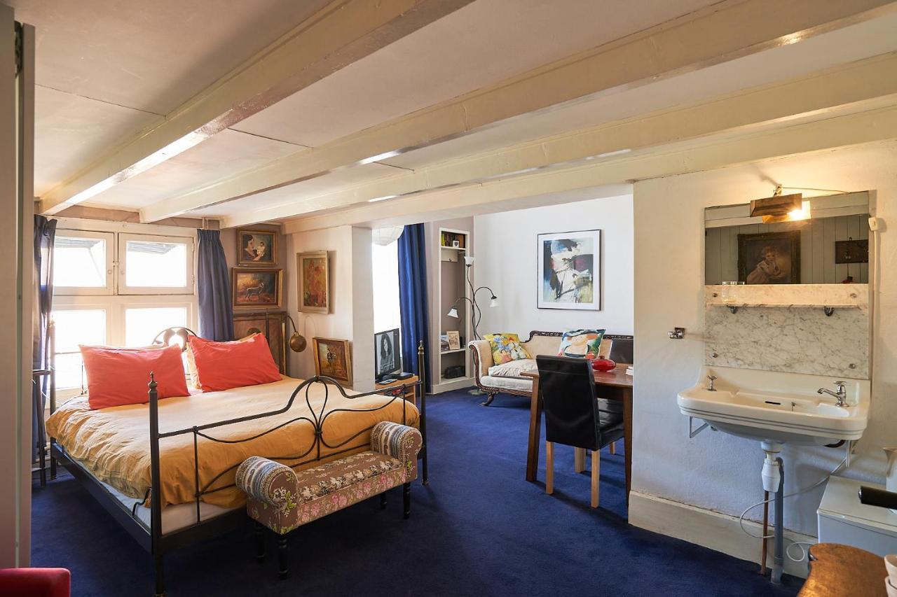 Huis Met De Leeuwenkoppen Dieren Extérieur photo