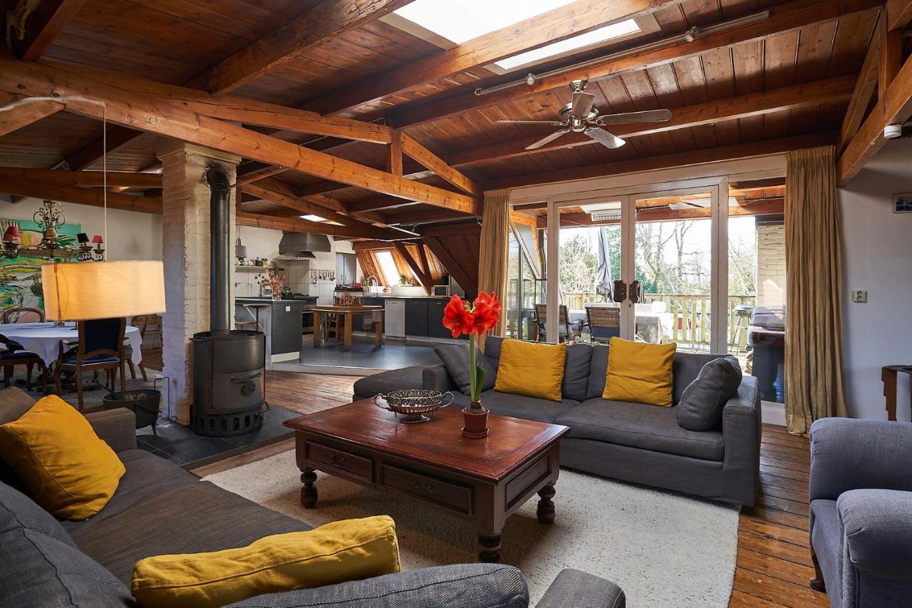 Huis Met De Leeuwenkoppen Dieren Extérieur photo