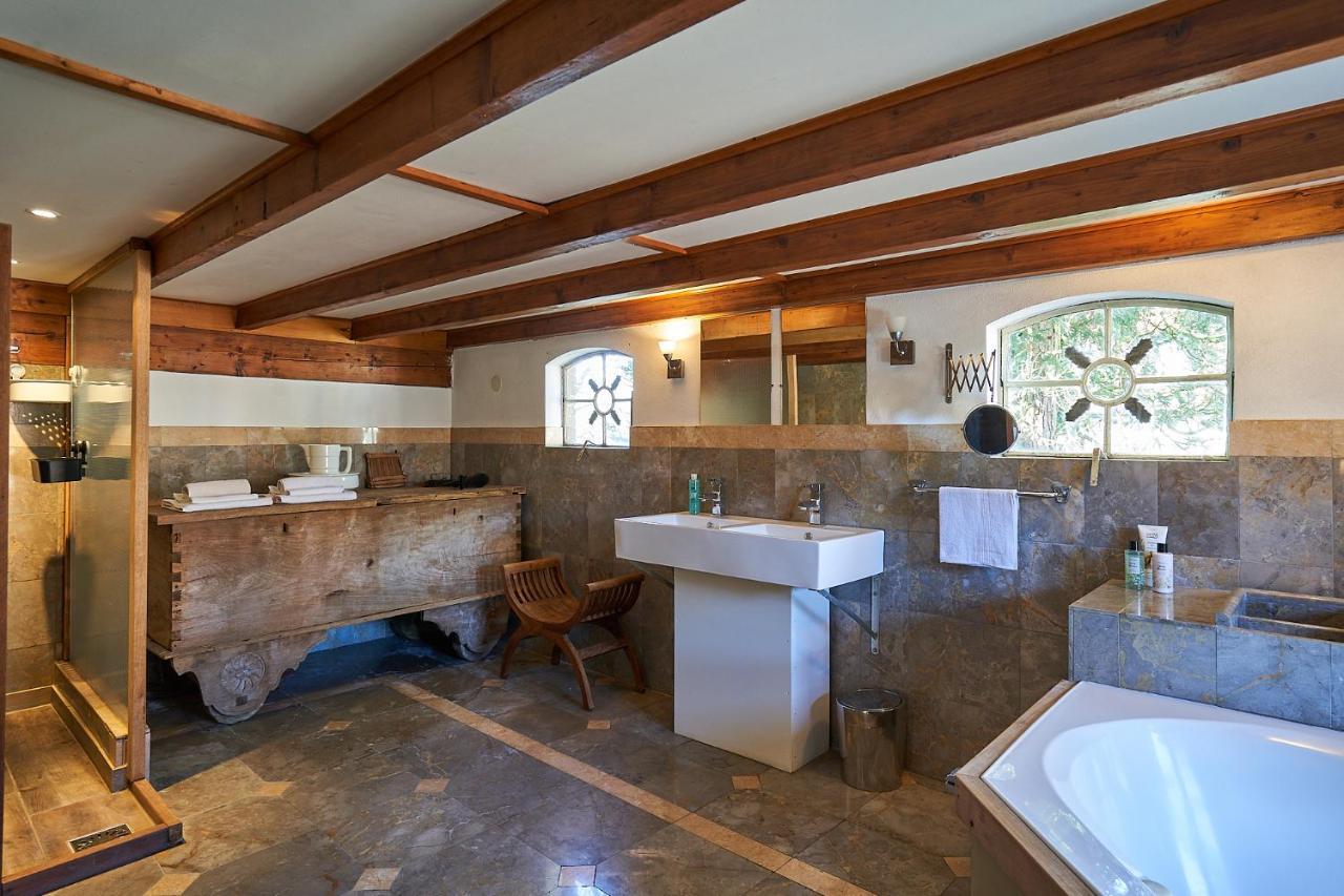 Huis Met De Leeuwenkoppen Dieren Extérieur photo