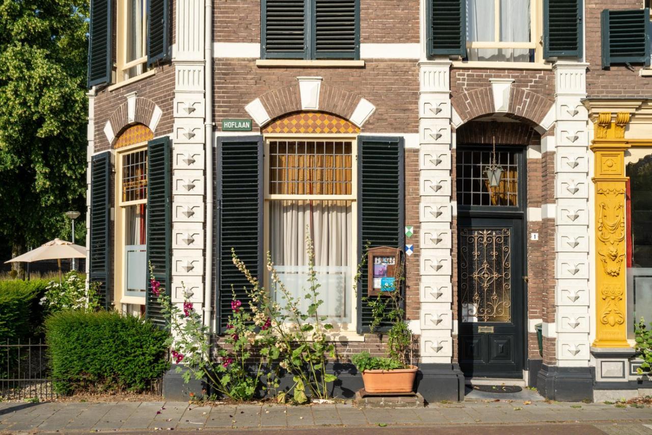 Huis Met De Leeuwenkoppen Dieren Extérieur photo