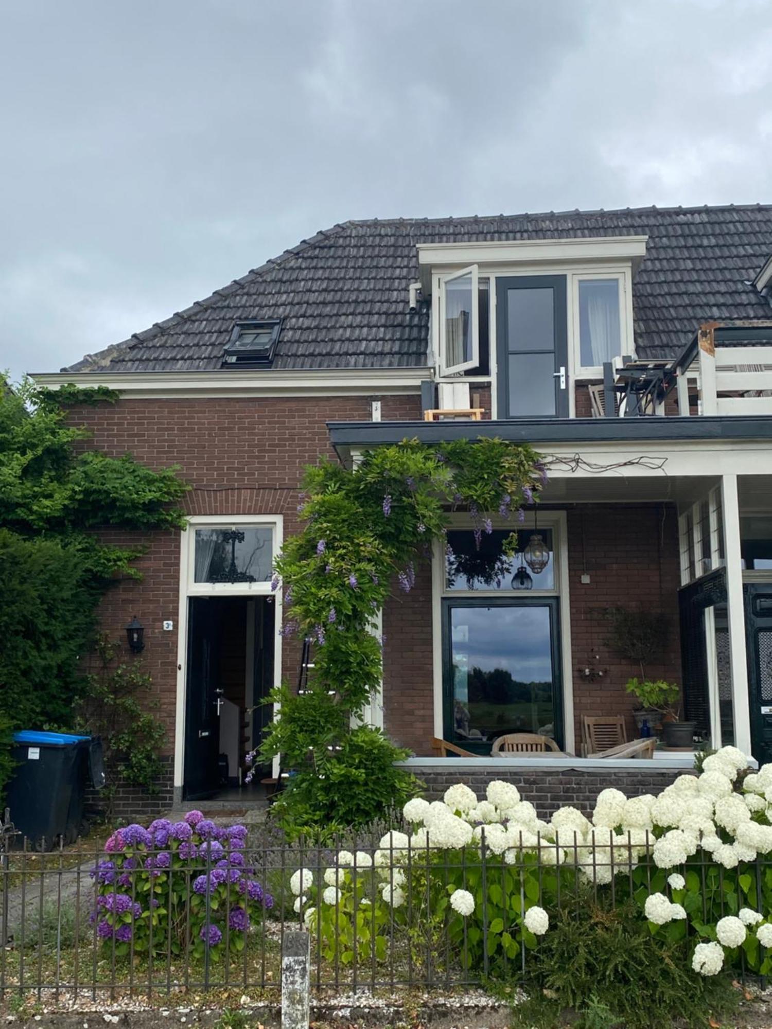 Huis Met De Leeuwenkoppen Dieren Extérieur photo
