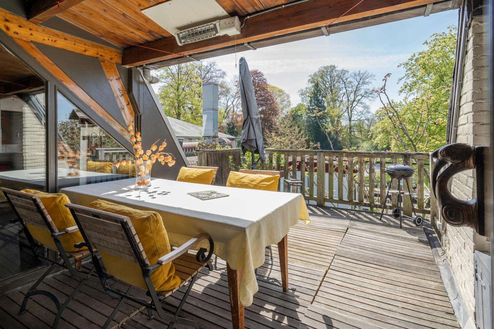 Huis Met De Leeuwenkoppen Dieren Extérieur photo