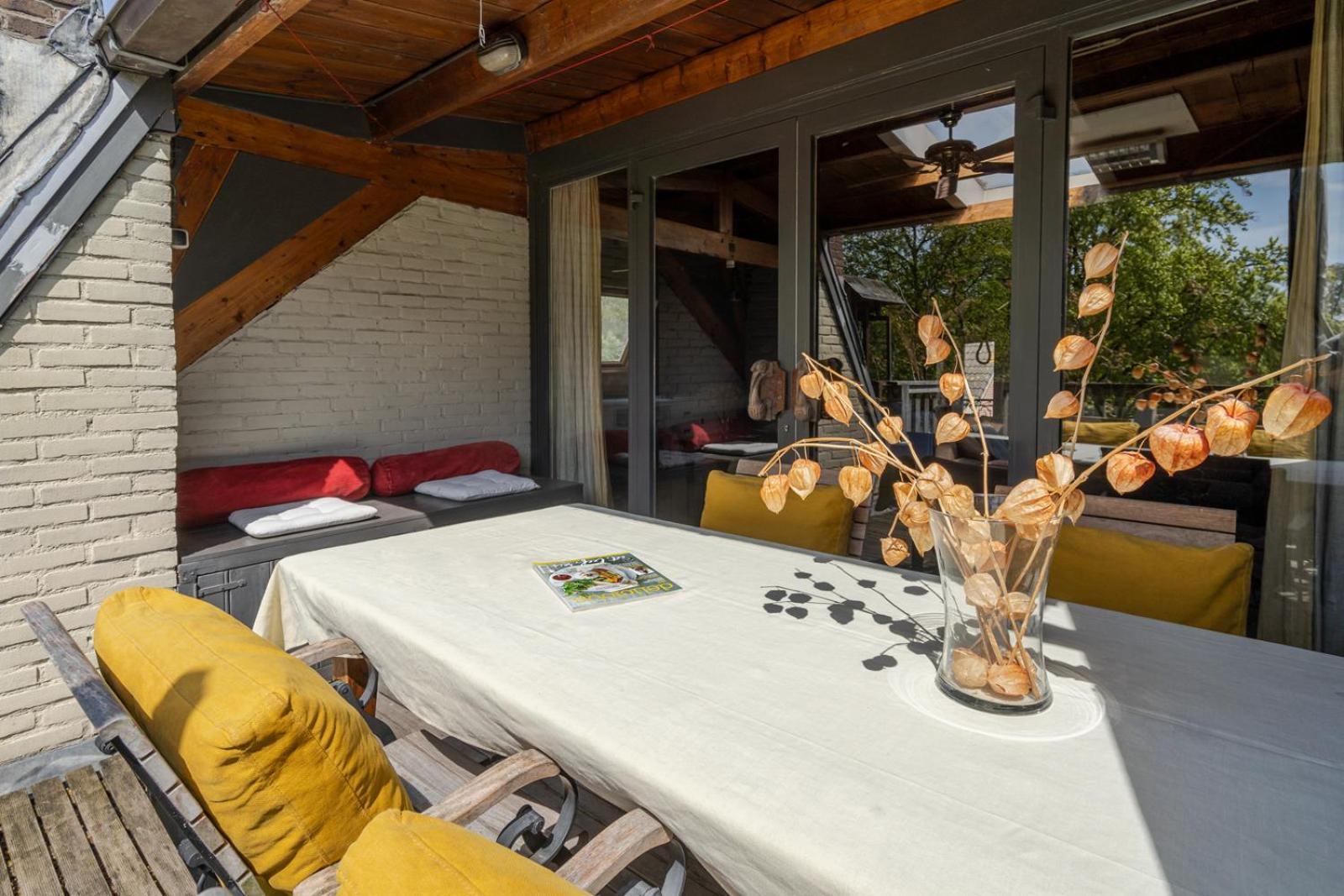 Huis Met De Leeuwenkoppen Dieren Extérieur photo